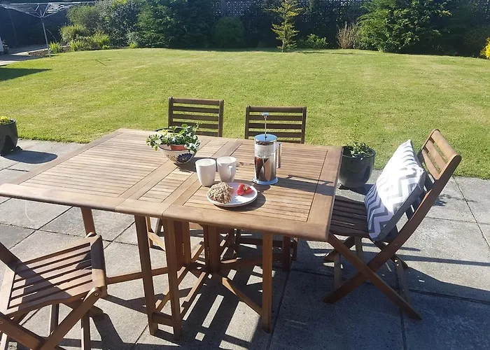 The Burrow, A Spacious Bungalow In Heart Of Ni