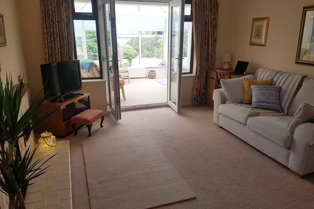 The Burrow, A Spacious In Heart Of Ni Templepatrick