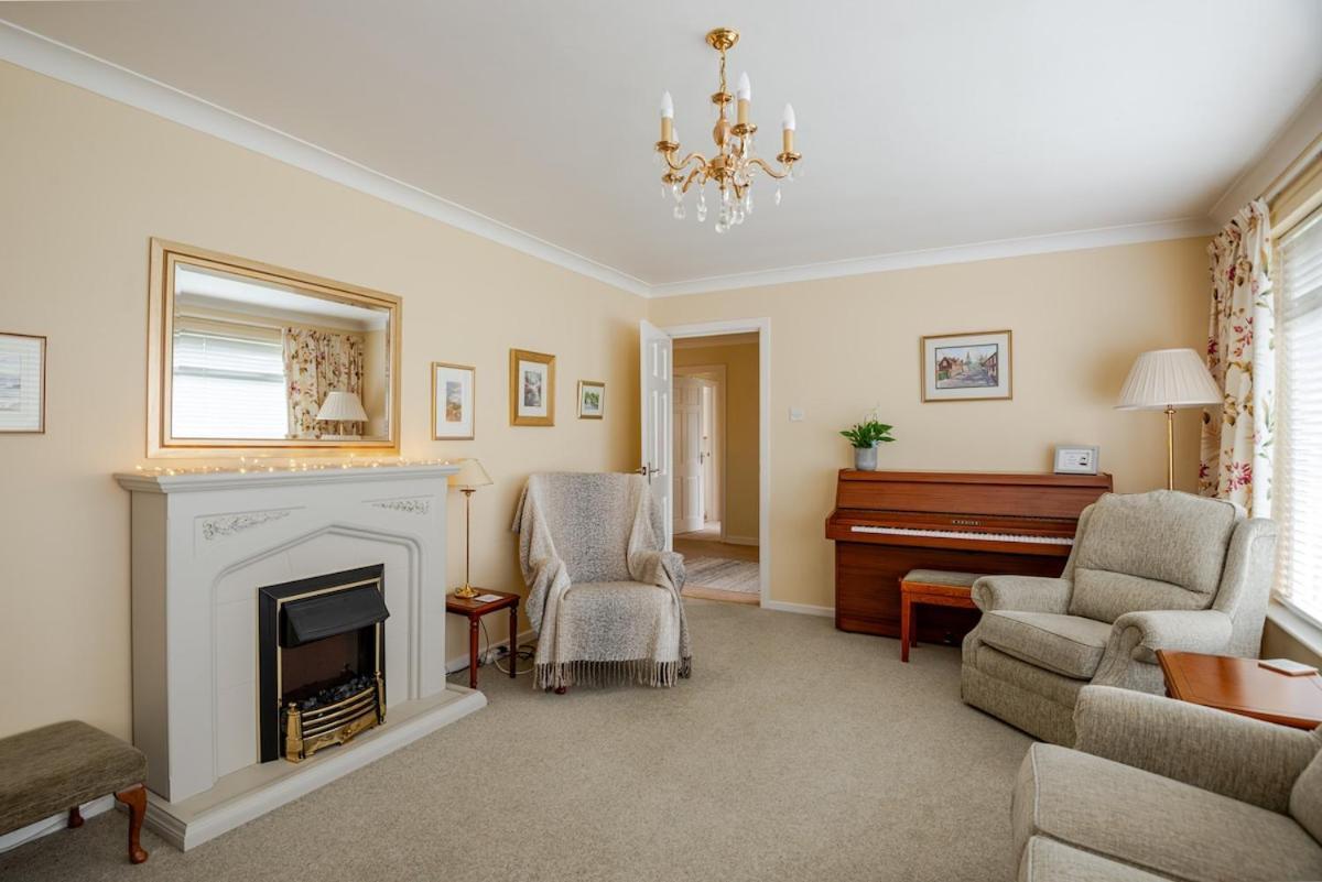 The Burrow, A Spacious In Heart Of Ni Holiday home