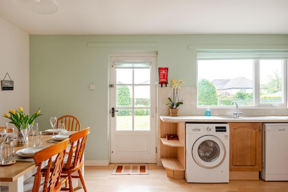 The Burrow, A Spacious In Heart Of Ni Holiday home