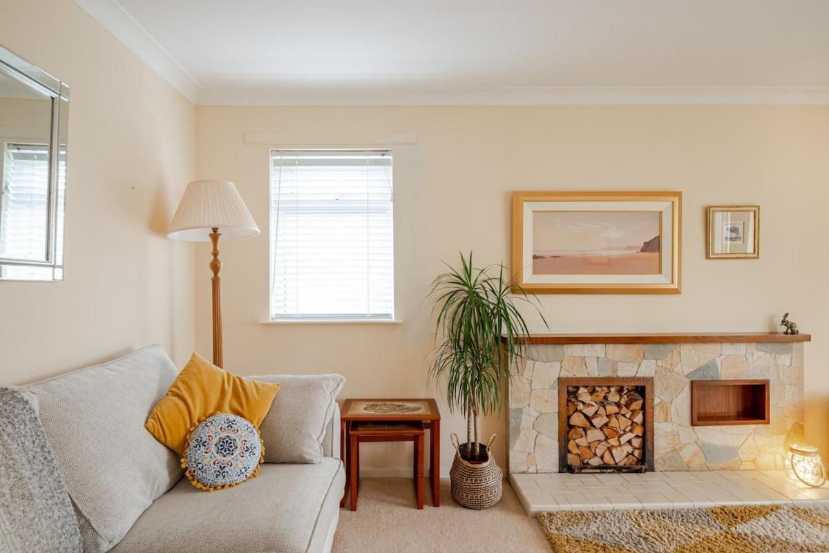 The Burrow, A Spacious In Heart Of Ni Holiday home *
