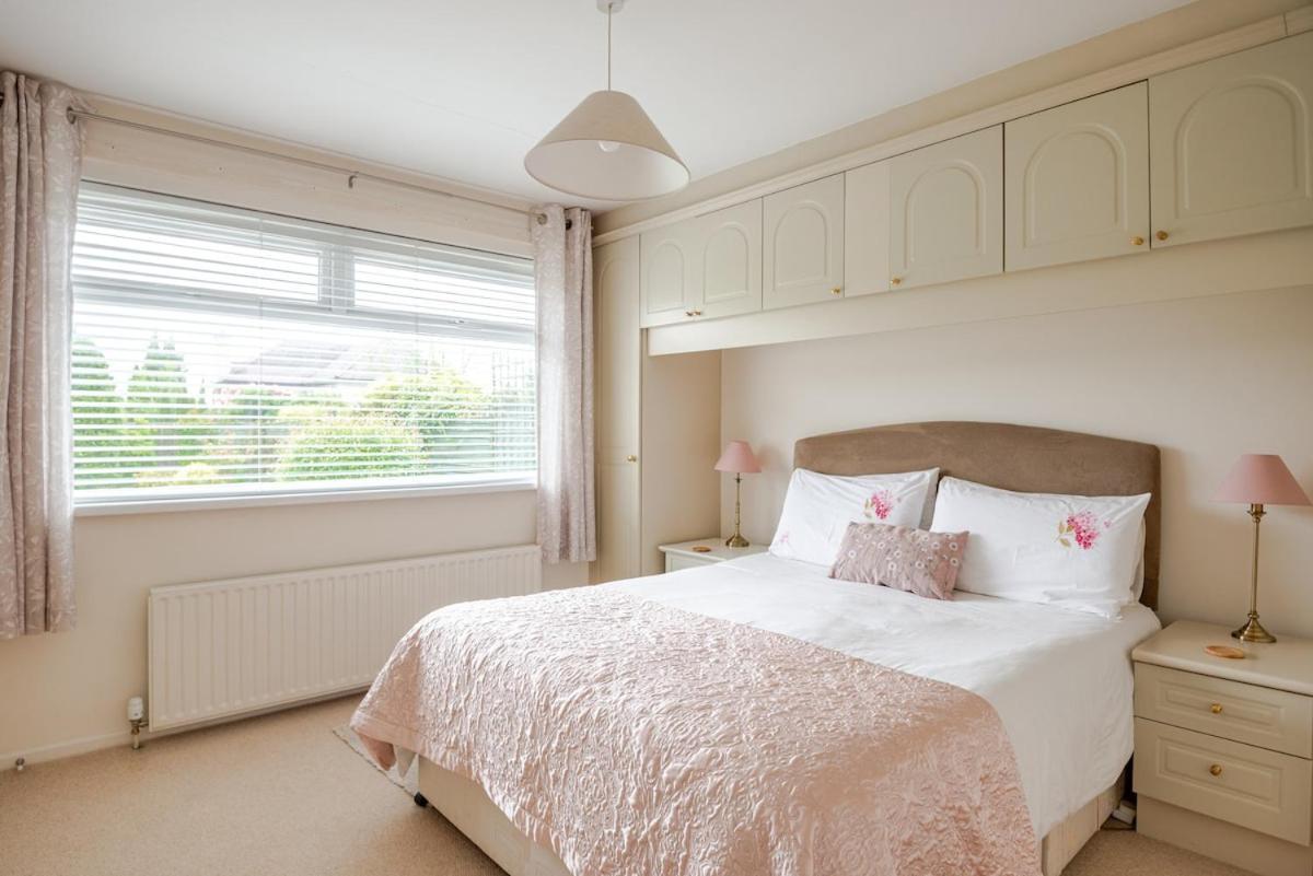 The Burrow, A Spacious In Heart Of Ni * Templepatrick